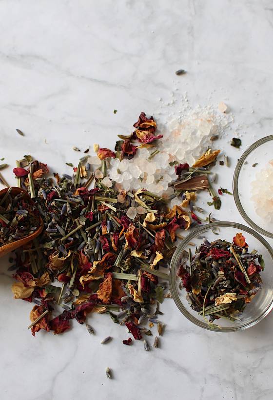 Trockenblumen und Kräuter Mischung für Tee